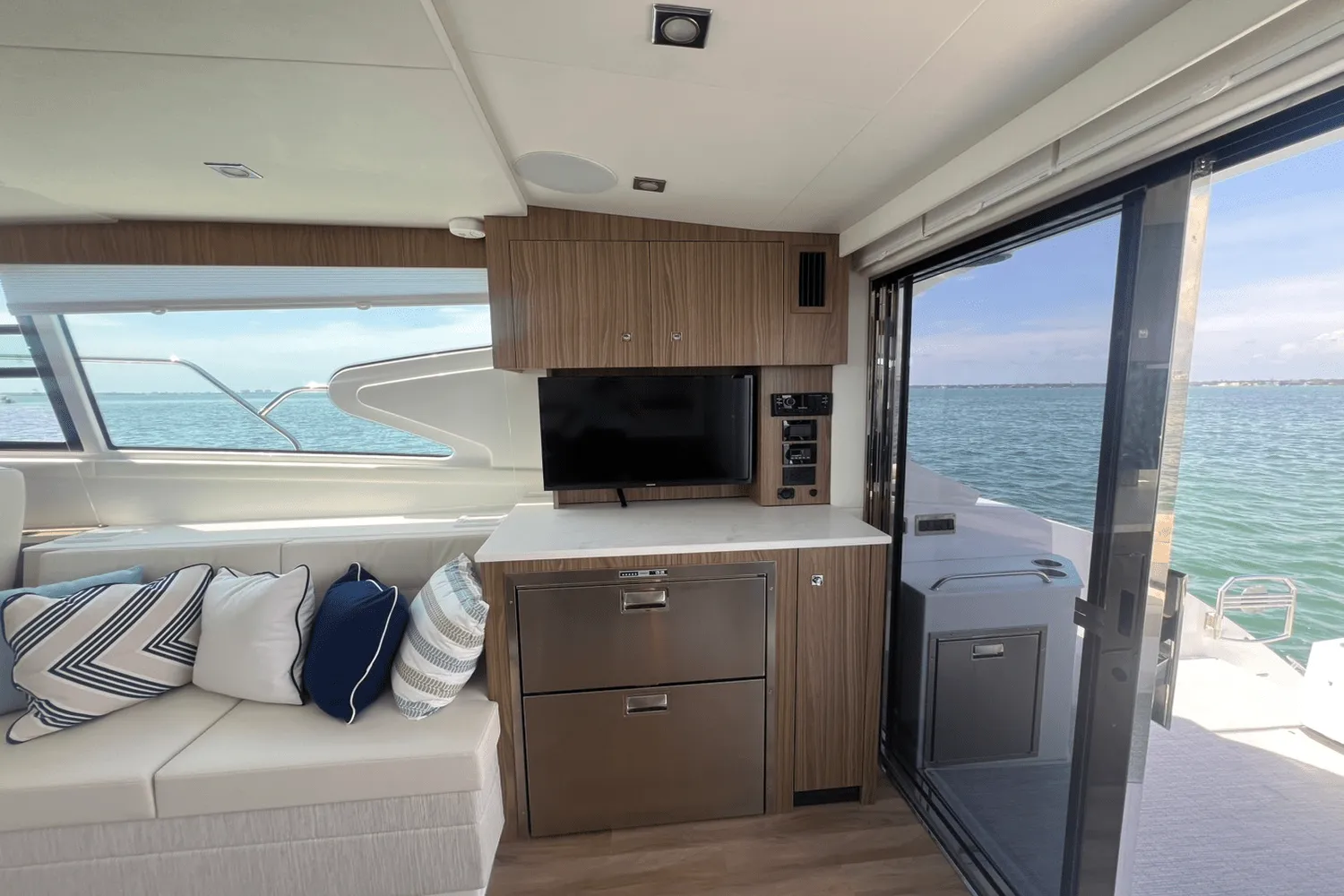 2025 Cruisers Yachts 46 Cantius Image Thumbnail #22