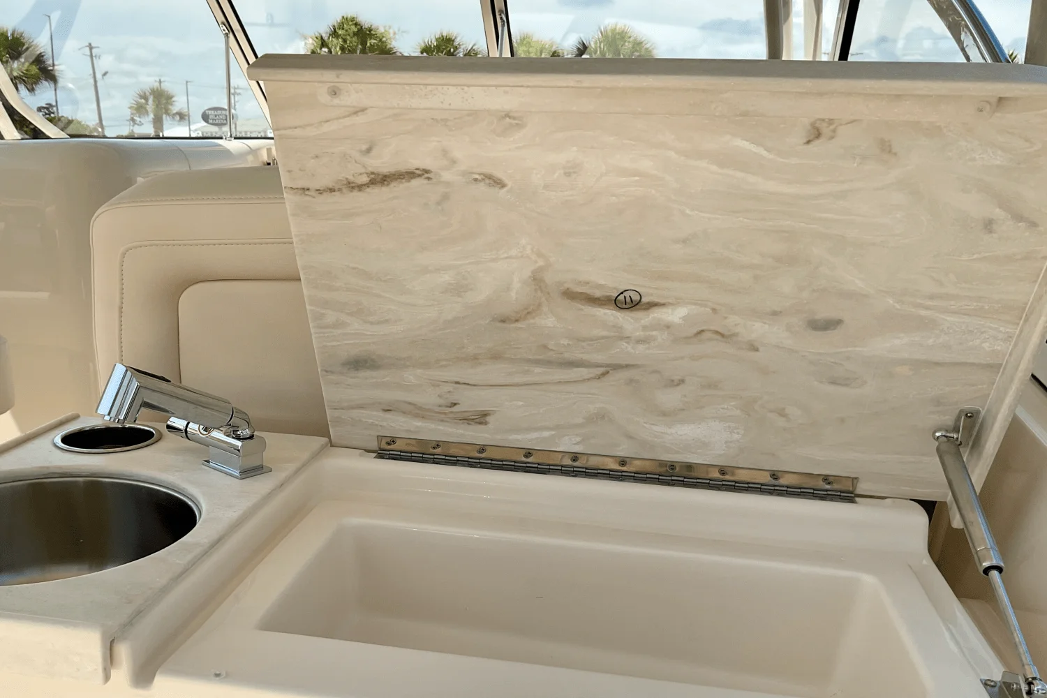 2025 Grady-White Freedom 307 Image Thumbnail #7