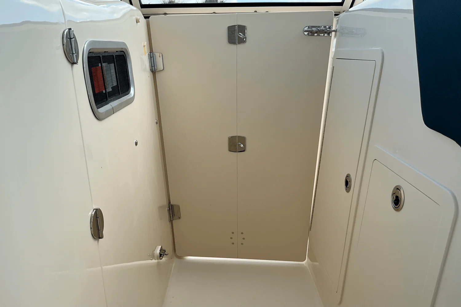 2025 Grady-White Freedom 307 Image Thumbnail #23