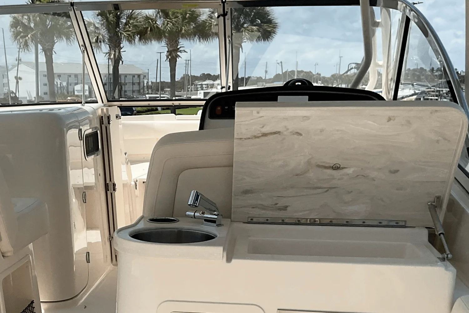 2025 Grady-White Freedom 307 Image Thumbnail #6