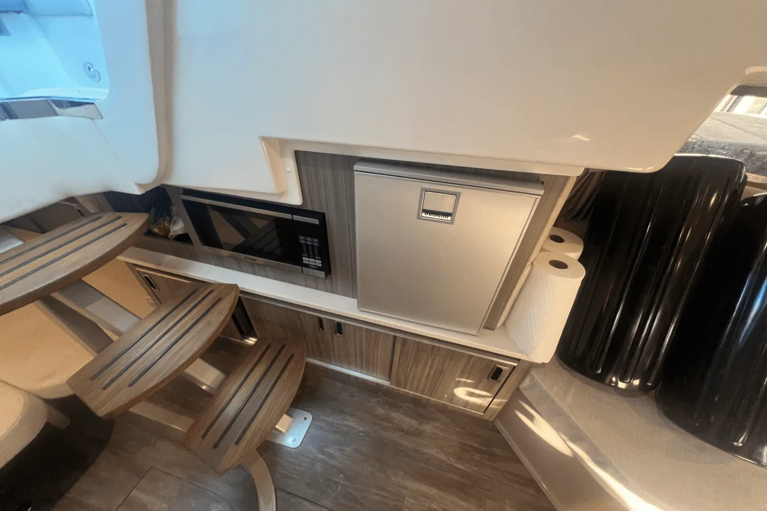2024 Sea Ray Sundancer 320 Outboard Image Thumbnail #19