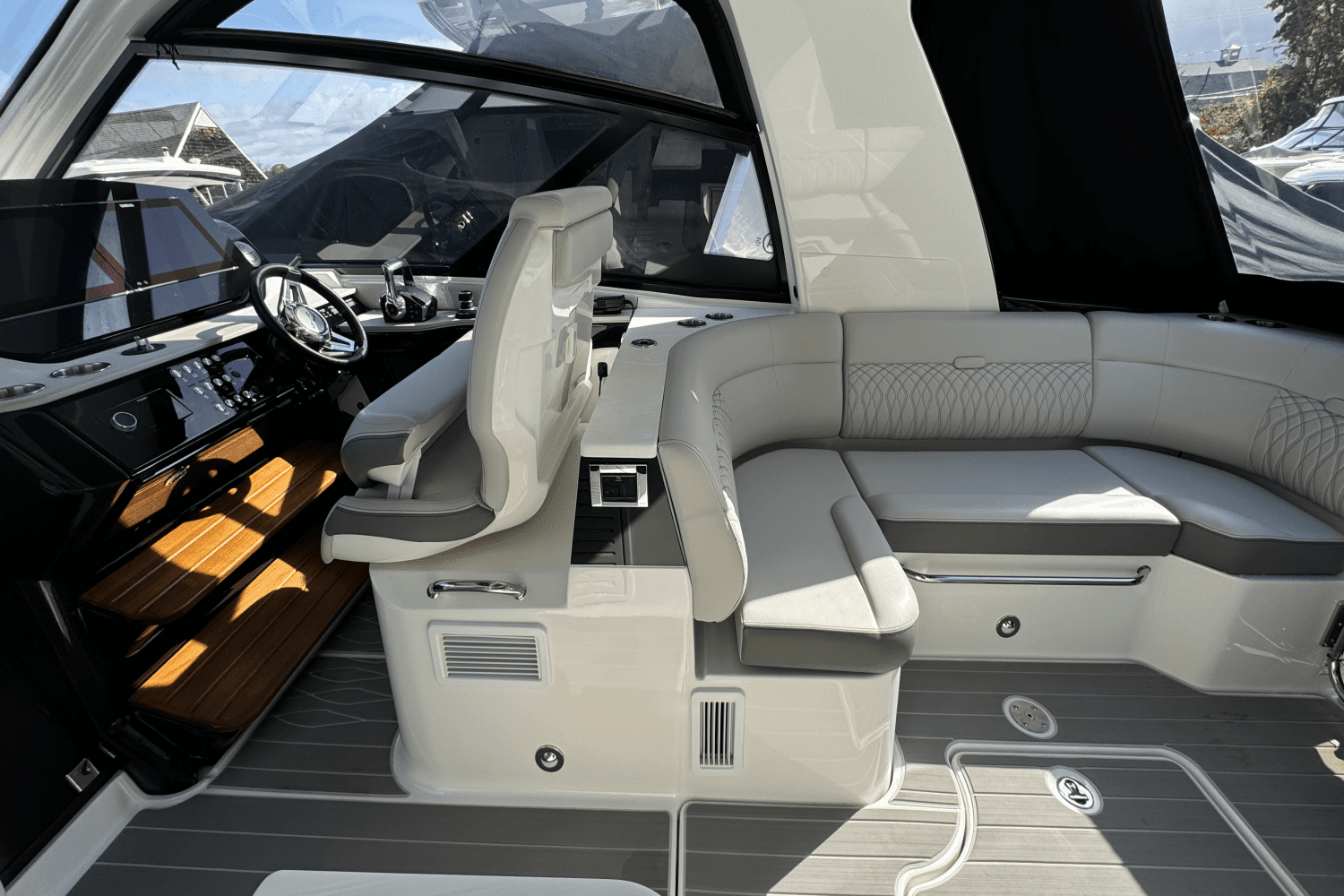 2023 Sea Ray 370 SUNDANCER OUTBOARD Image Thumbnail #22