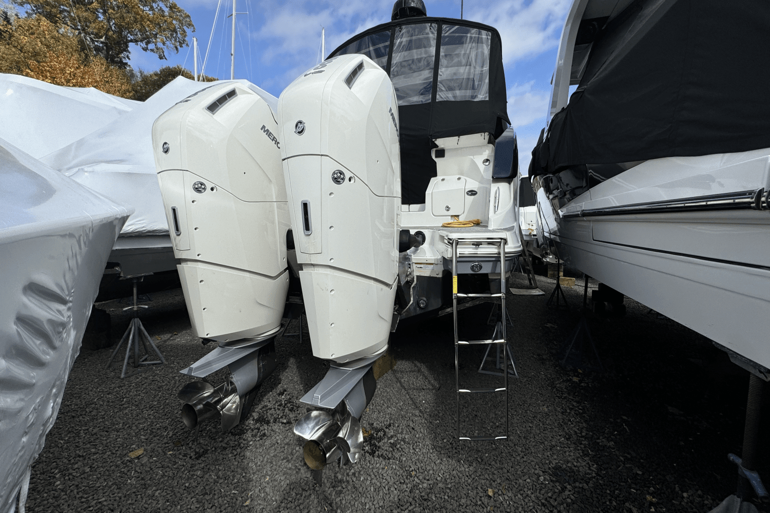 2023 Sea Ray 370 SUNDANCER OUTBOARD Image Thumbnail #3