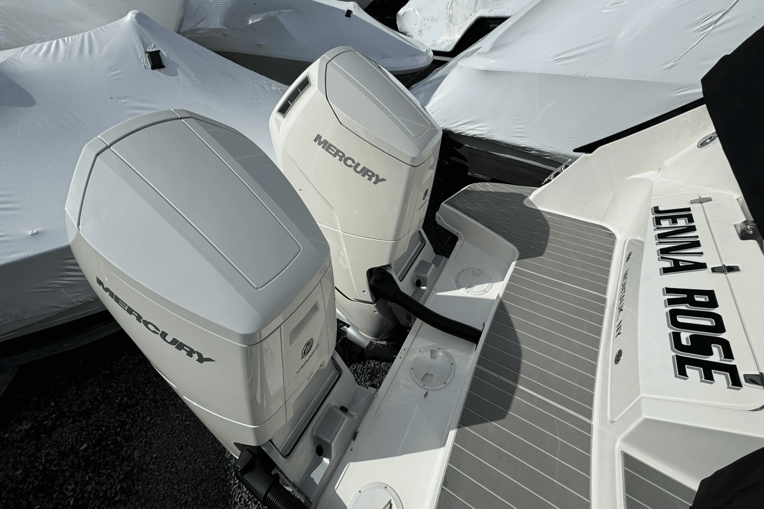 2023 Sea Ray 370 SUNDANCER OUTBOARD Image Thumbnail #4