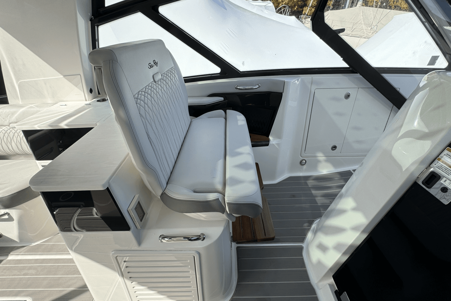 2023 Sea Ray 370 SUNDANCER OUTBOARD Image Thumbnail #30