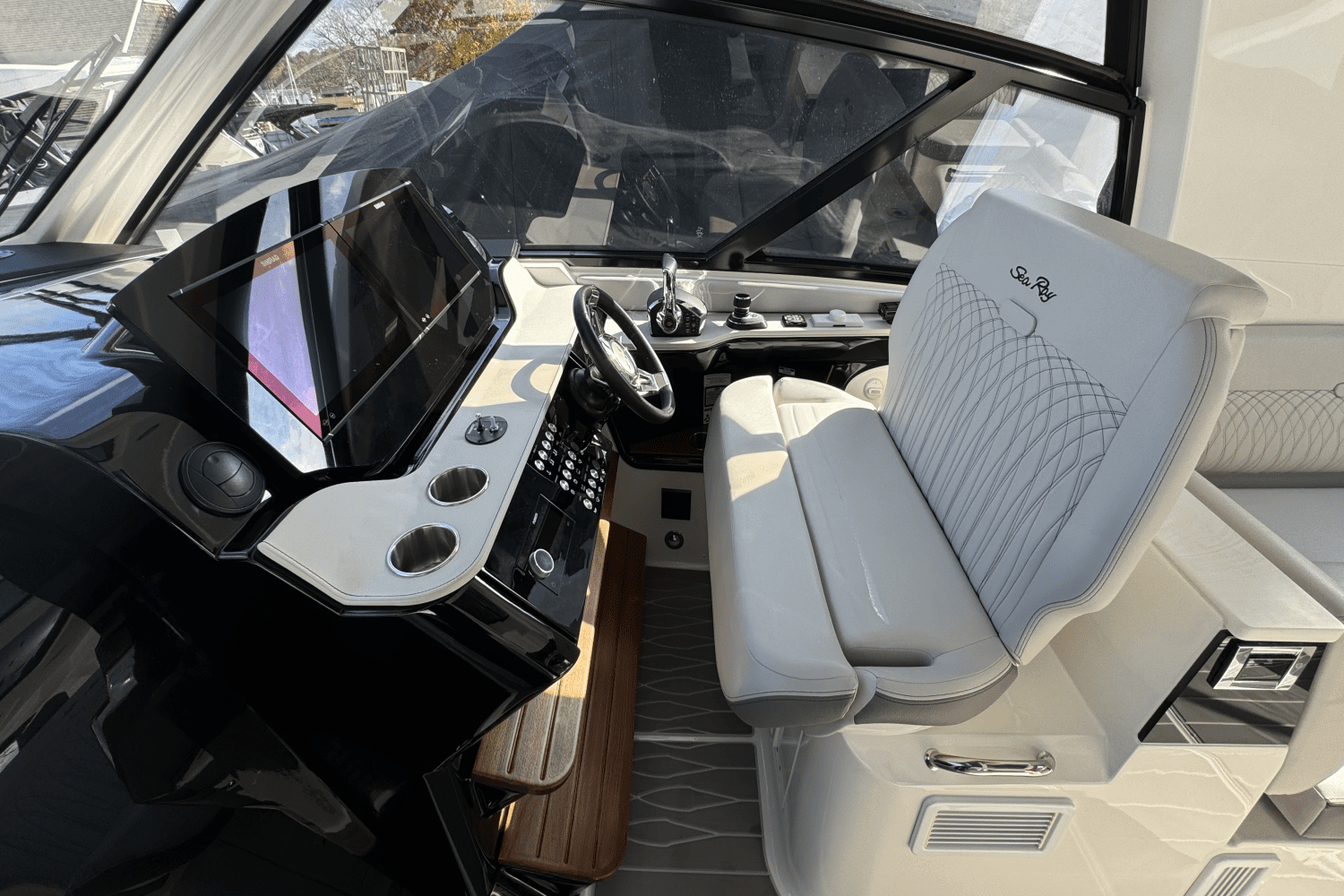 2023 Sea Ray 370 SUNDANCER OUTBOARD Image Thumbnail #33