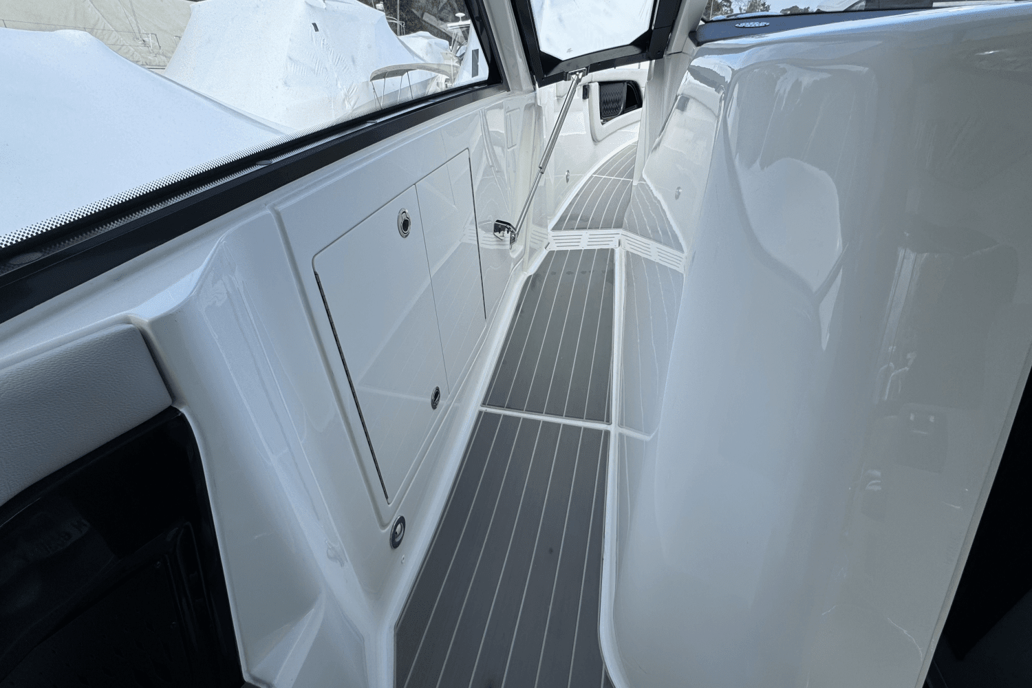 2023 Sea Ray 370 SUNDANCER OUTBOARD Image Thumbnail #55