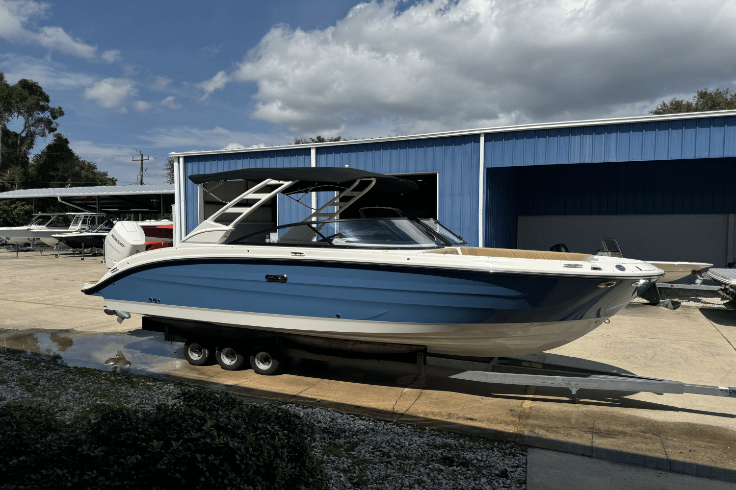 2025 Sea Ray SDX 270 Outboard Image Thumbnail #4