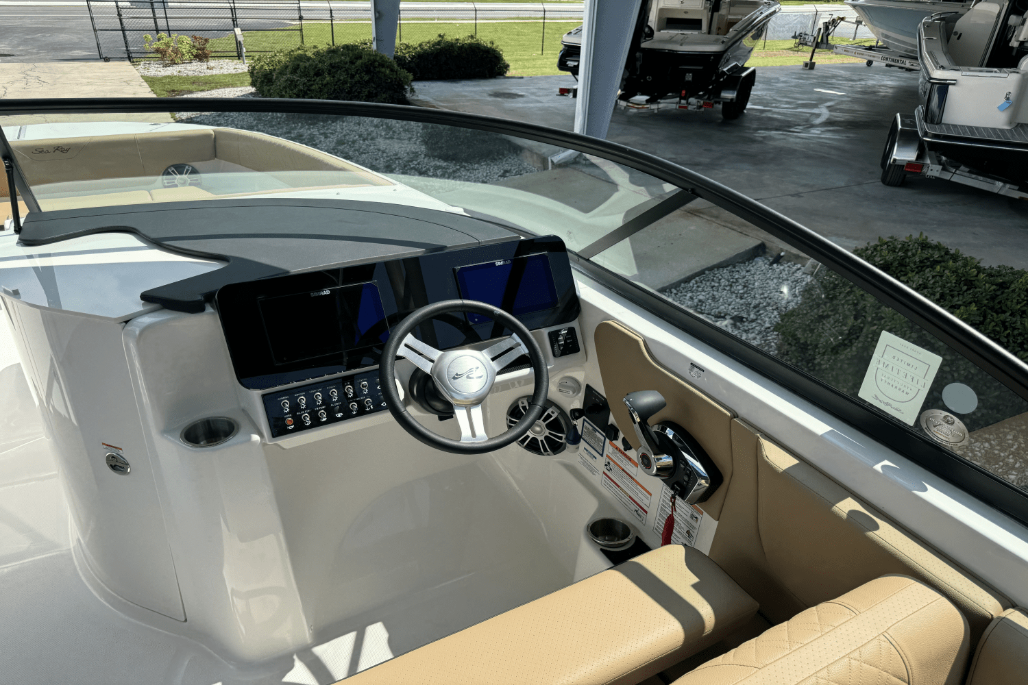 2025 Sea Ray SDX 270 Outboard Image Thumbnail #12