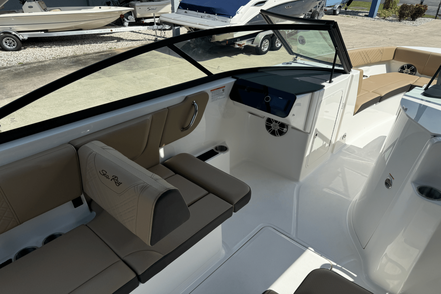 2025 Sea Ray SDX 270 Outboard Image Thumbnail #10