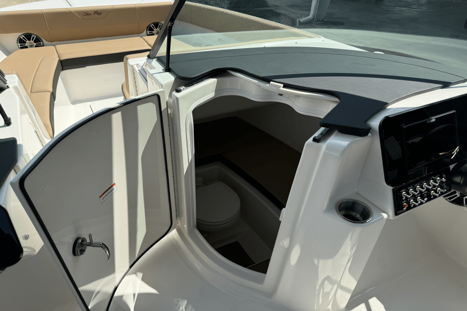 2025 Sea Ray SDX 270 Outboard Image Thumbnail #13