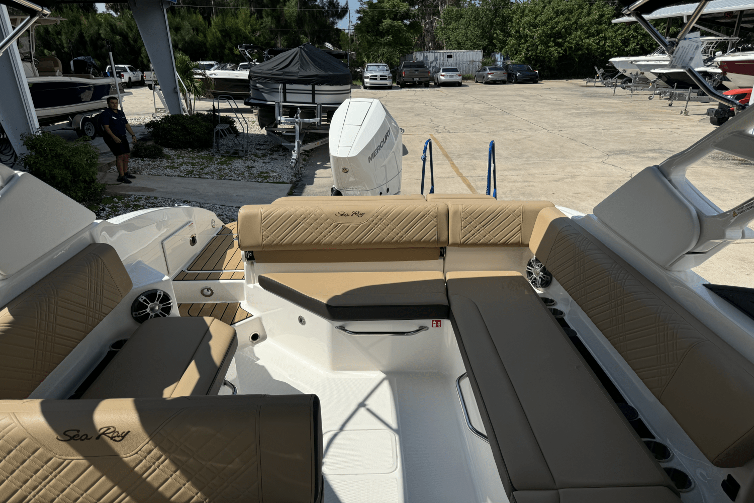 2025 Sea Ray SDX 270 Outboard Image Thumbnail #8