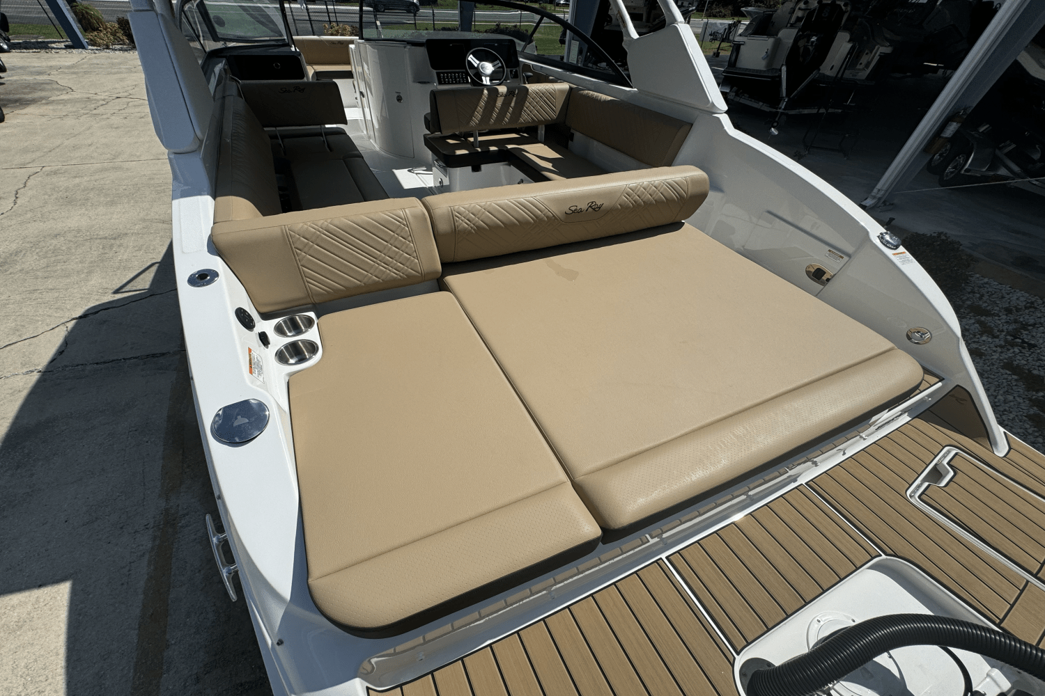 2025 Sea Ray SDX 270 Outboard Image Thumbnail #6