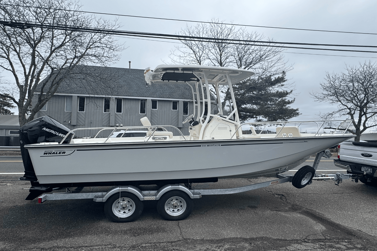 2025 Boston Whaler 210 Montauk Image Thumbnail #3