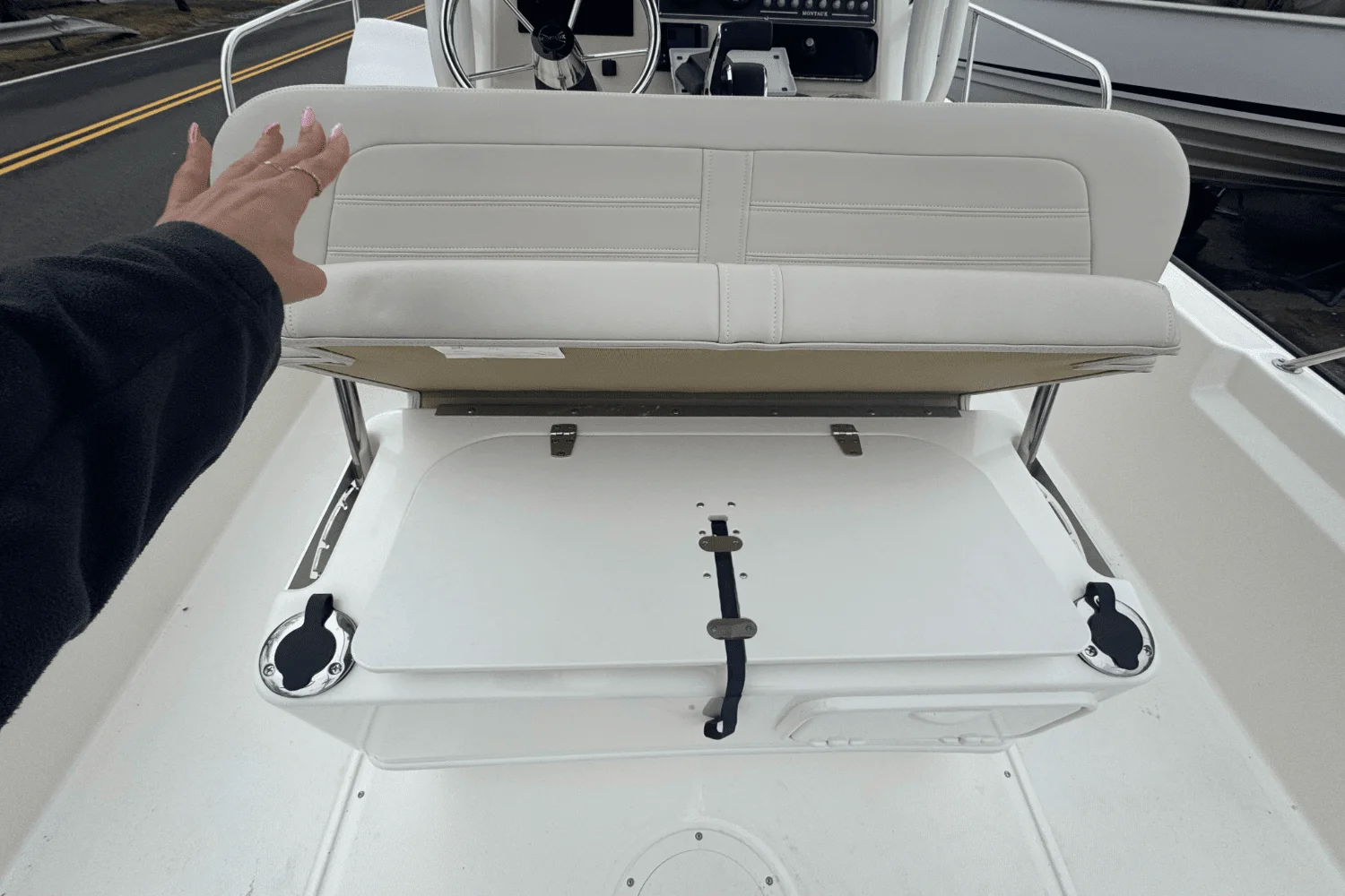 2025 Boston Whaler 210 Montauk Image Thumbnail #18