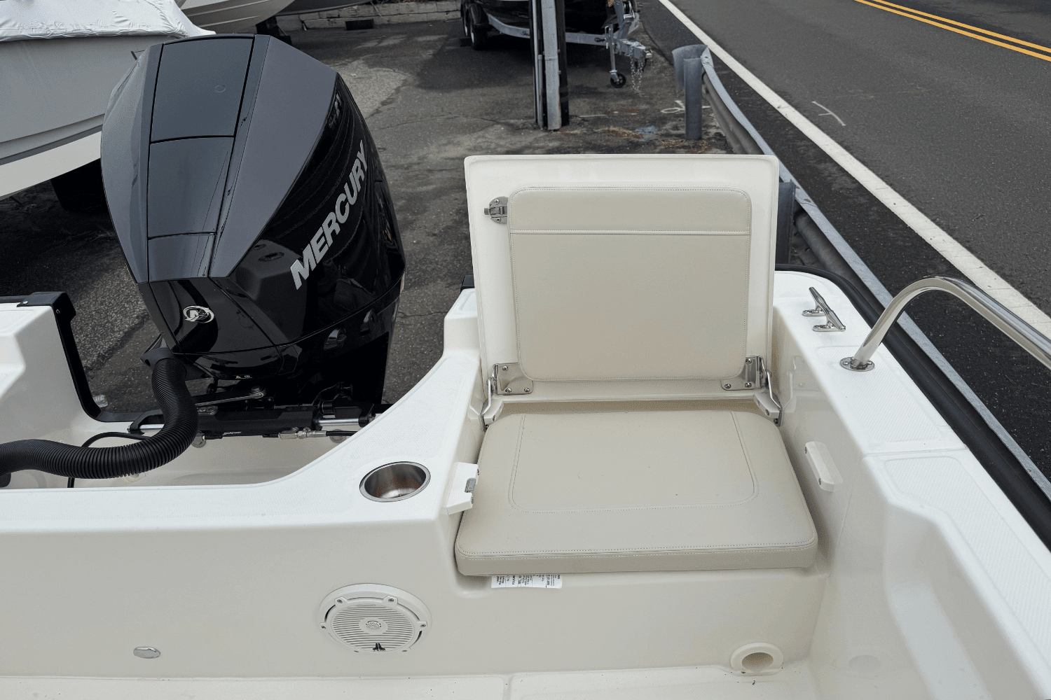 2025 Boston Whaler 210 Montauk Image Thumbnail #7