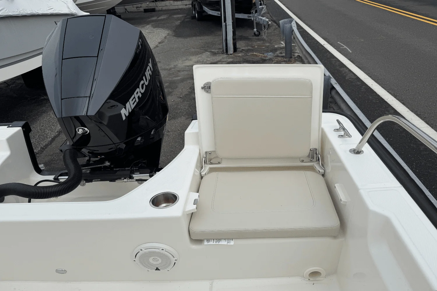 2025 Boston Whaler 210 Montauk Image Thumbnail #7