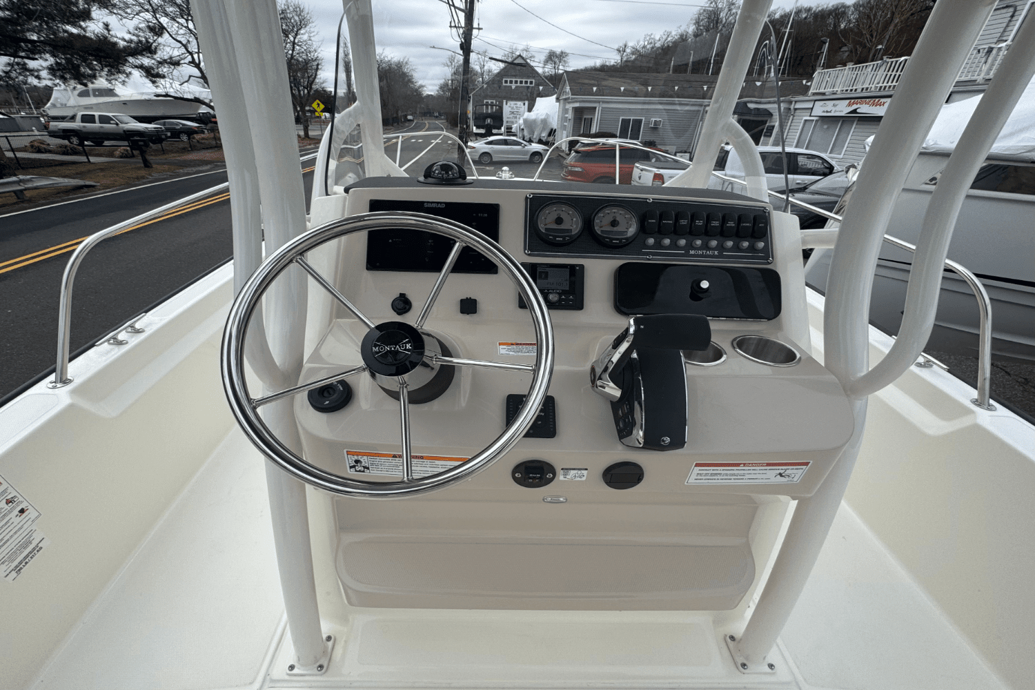 2025 Boston Whaler 210 Montauk Image Thumbnail #12