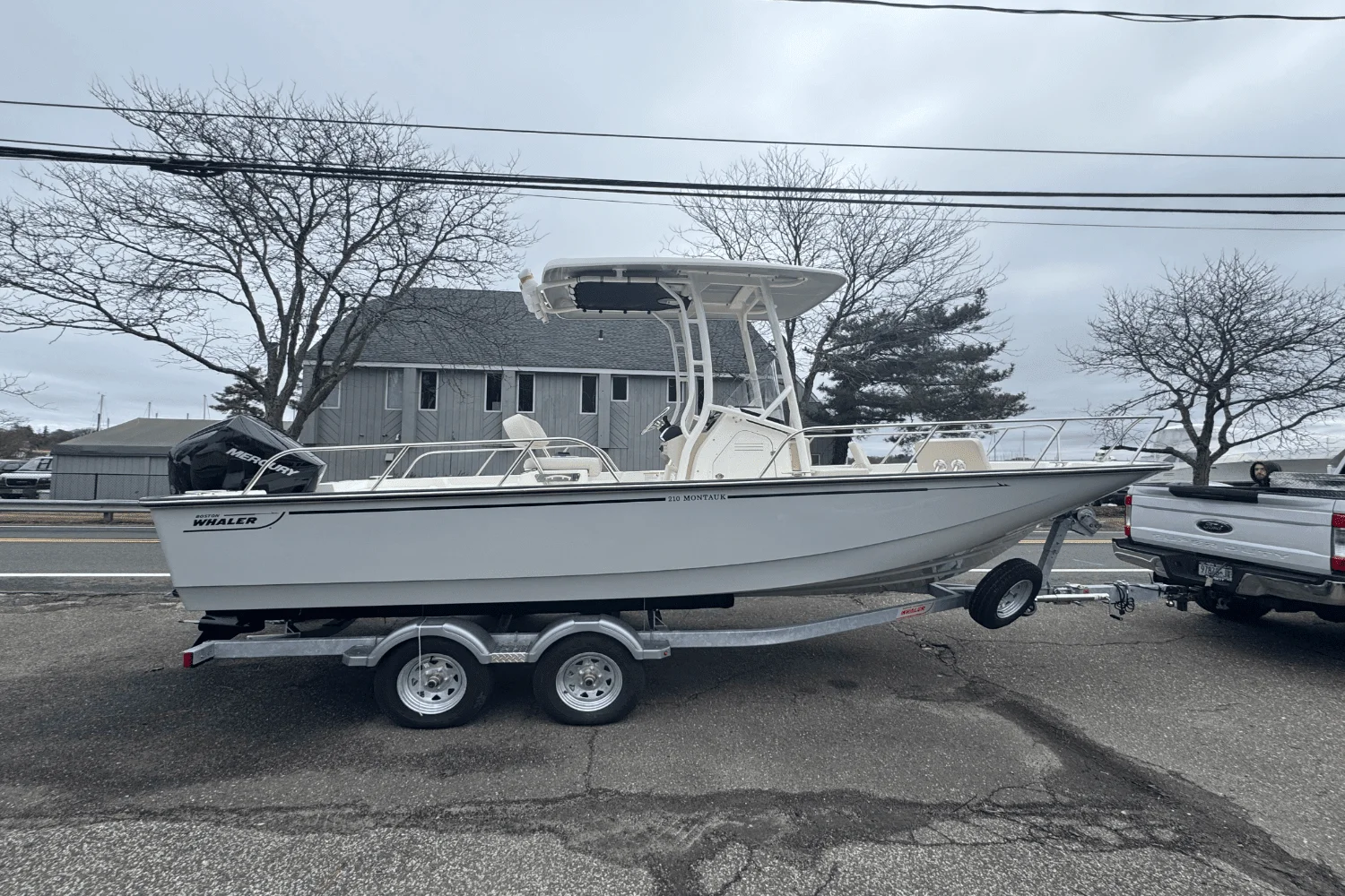 2025 Boston Whaler 210 Montauk Image Thumbnail #1