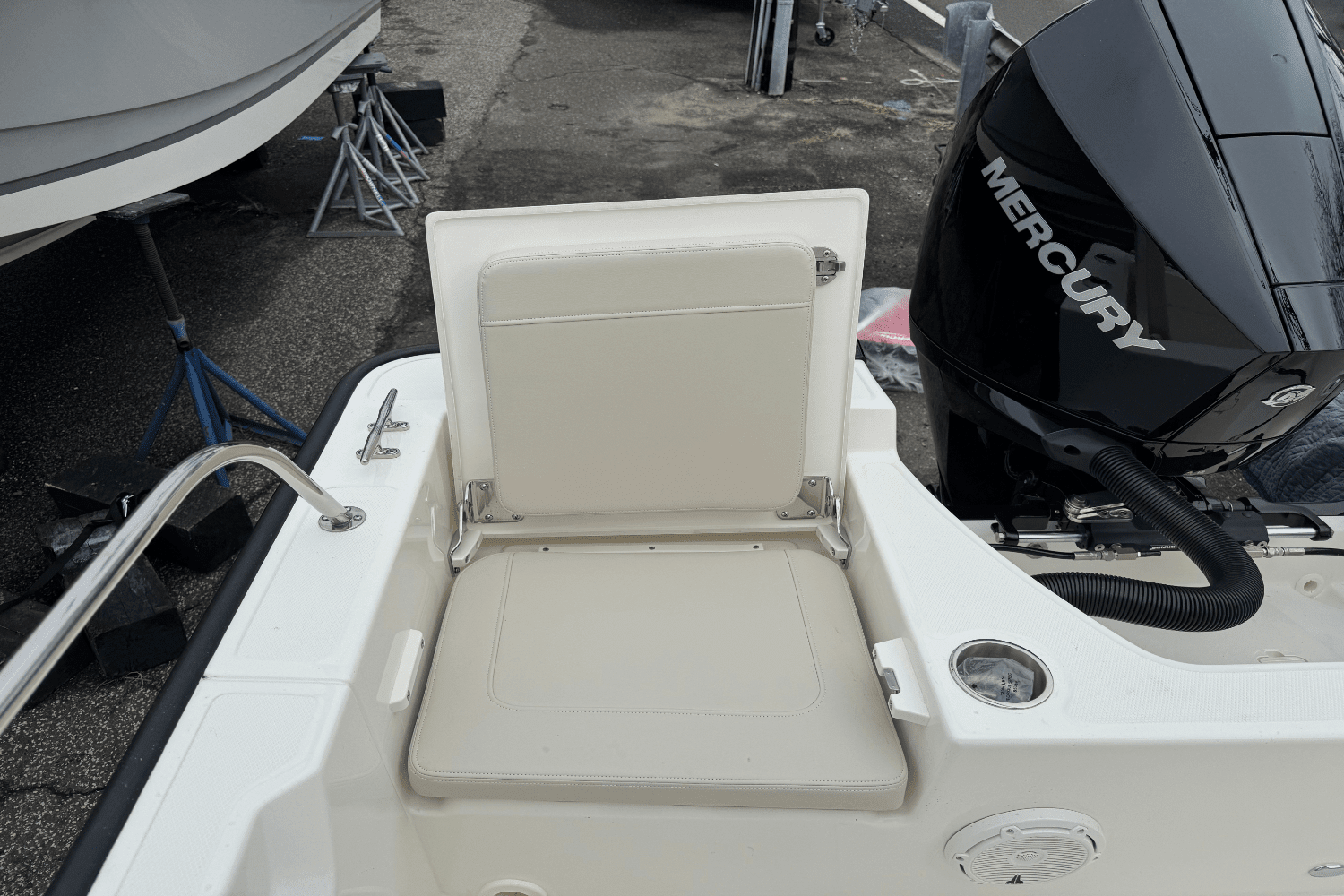 2025 Boston Whaler 210 Montauk Image Thumbnail #8