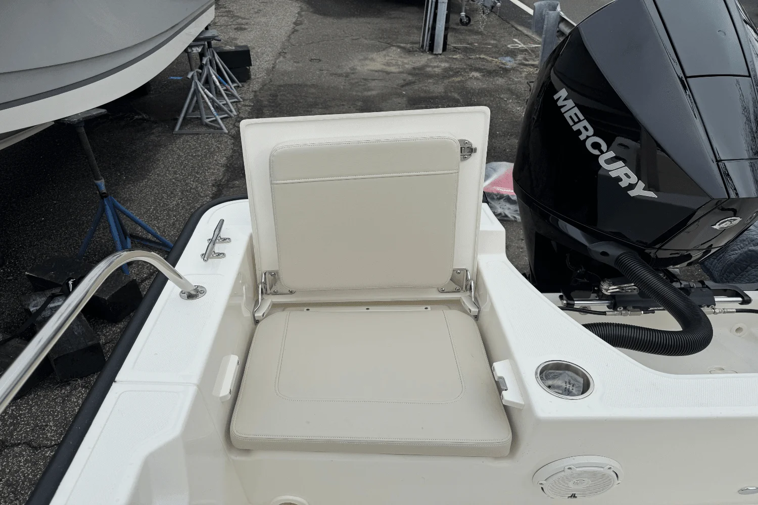 2025 Boston Whaler 210 Montauk Image Thumbnail #8