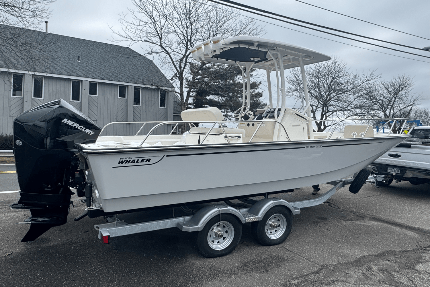 2025 Boston Whaler 210 Montauk Image Thumbnail #2