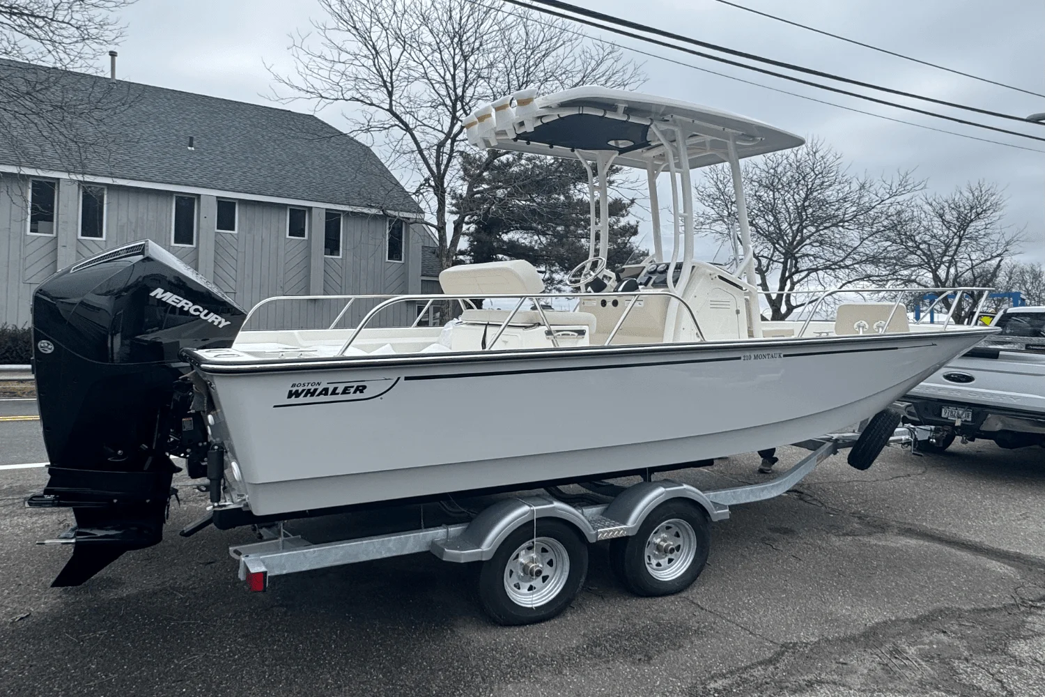 2025 Boston Whaler 210 Montauk Image Thumbnail #2
