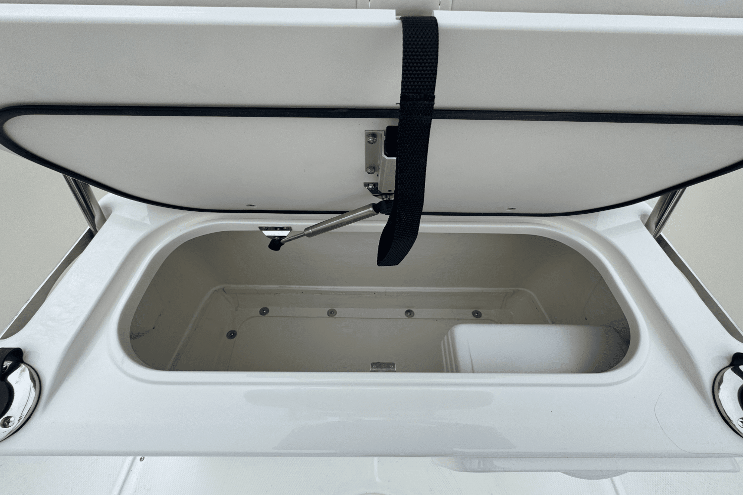 2025 Boston Whaler 210 Montauk Image Thumbnail #20