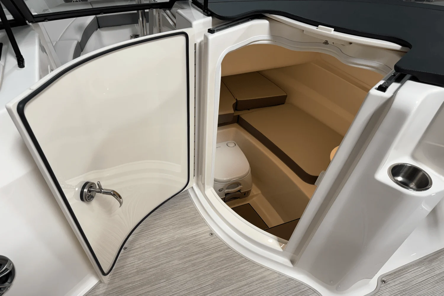 2025 Sea Ray 250 SDX Image Thumbnail #76