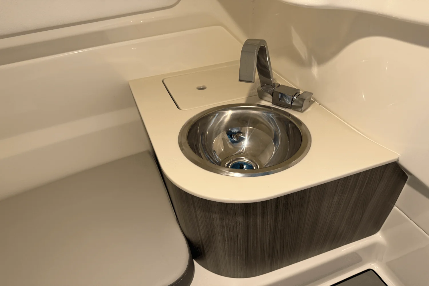 2025 Sea Ray 250 SDX Image Thumbnail #77