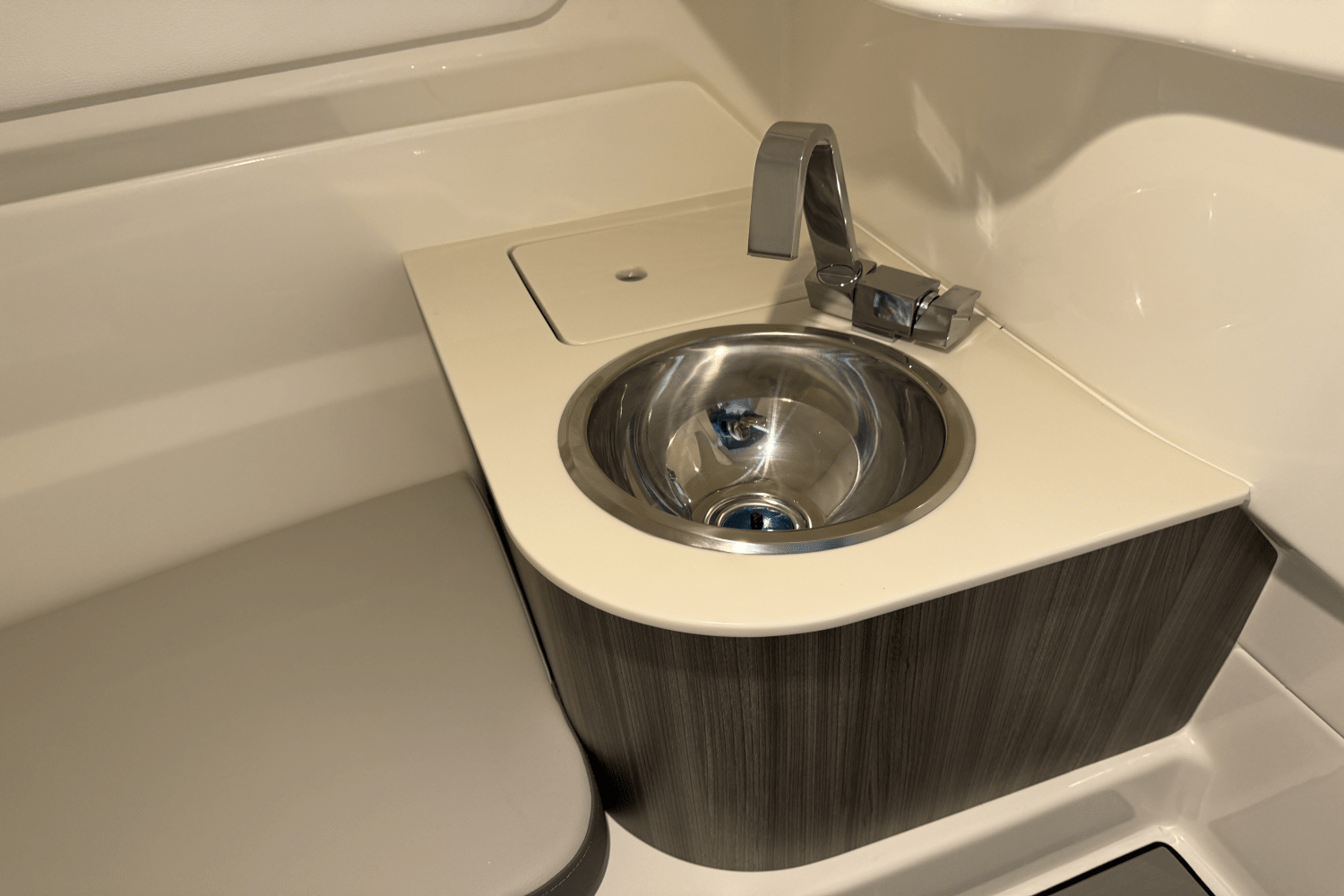 2025 Sea Ray 250 SDX Image Thumbnail #77