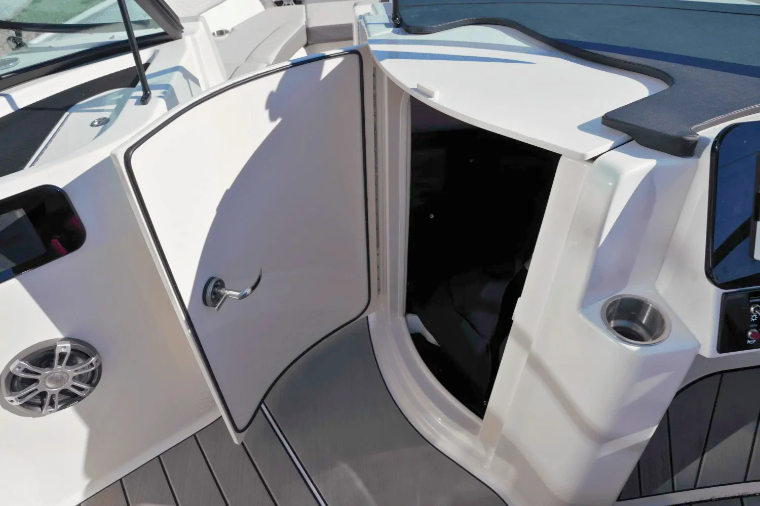 2025 Sea Ray SDX 250 Surf Image Thumbnail #29