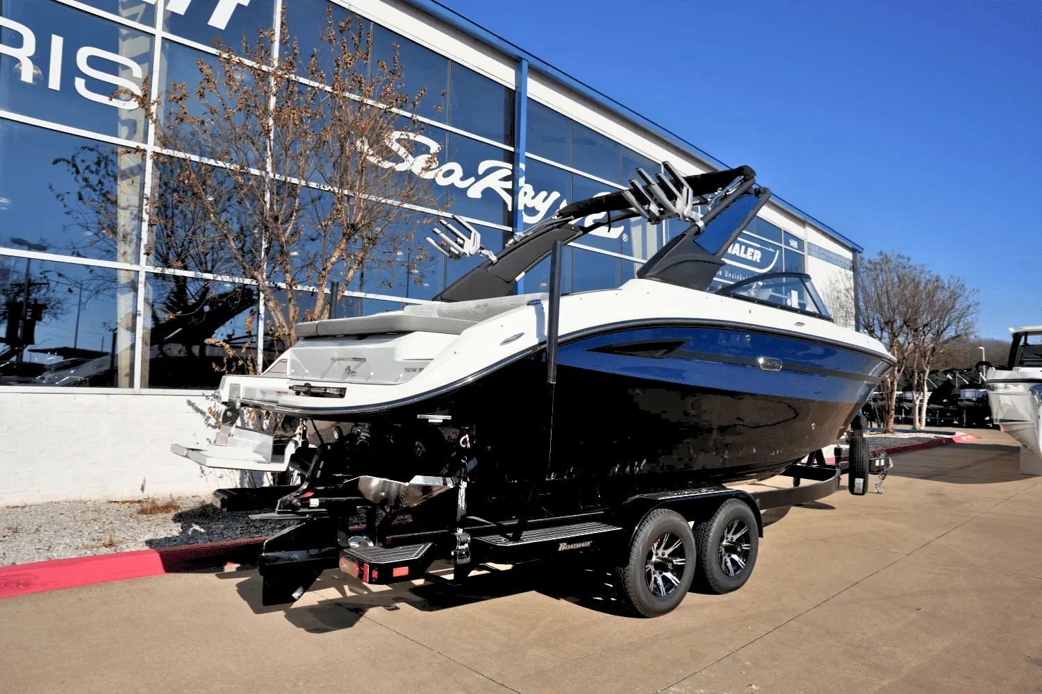 2025 Sea Ray SDX 250 Surf Image Thumbnail #2