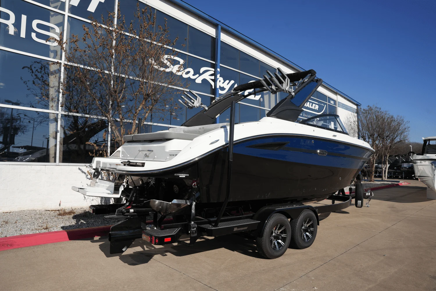 2025 Sea Ray SDX 250 Surf Image Thumbnail #2