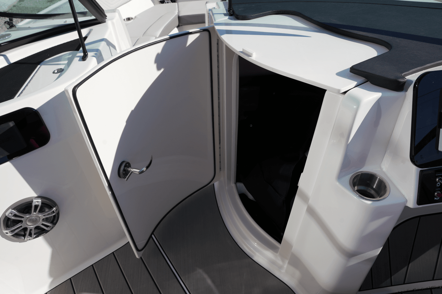 2025 Sea Ray SDX 250 Surf Image Thumbnail #29