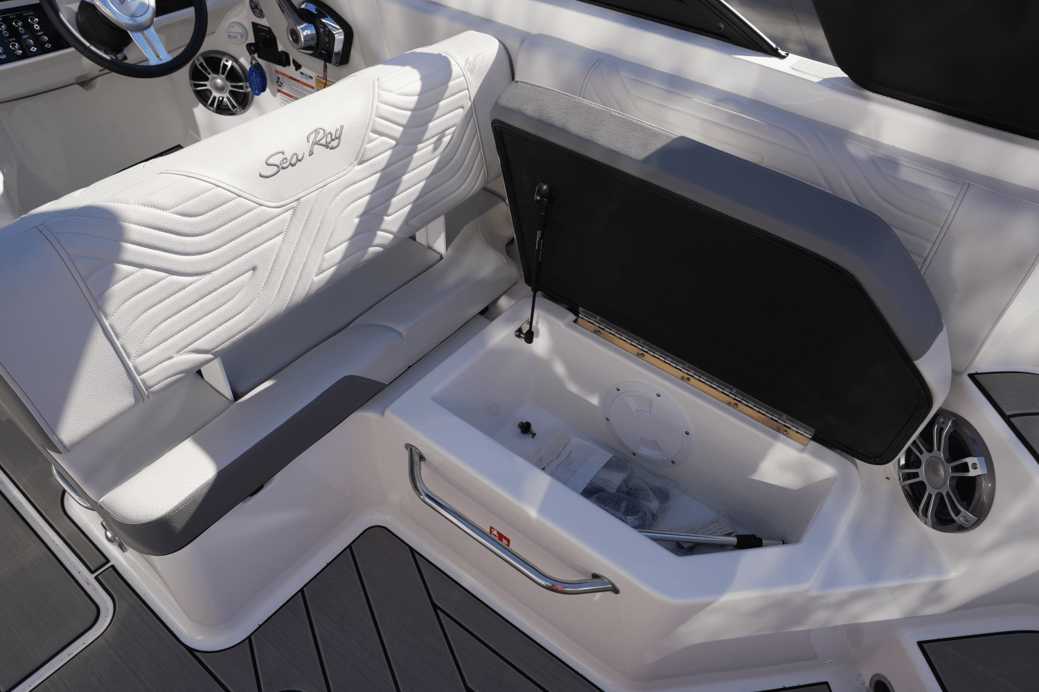 2025 Sea Ray SDX 250 Surf Image Thumbnail #19