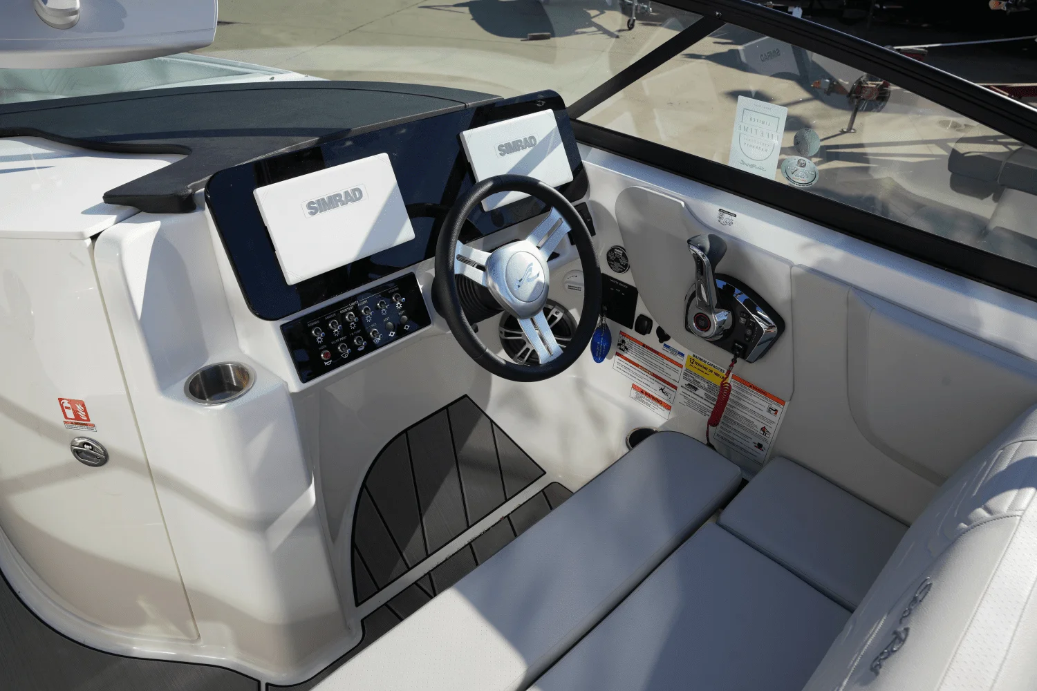 2025 Sea Ray SDX 250 Surf Image Thumbnail #24