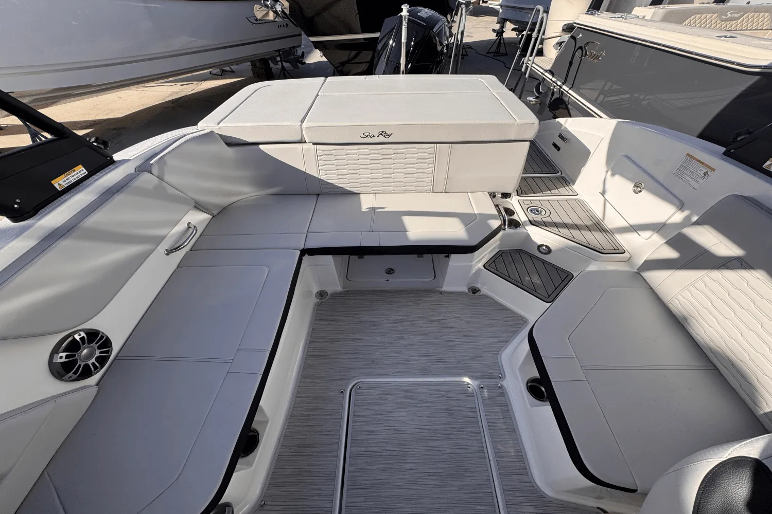 2025 Sea Ray SPX 230 Outboard Image Thumbnail #9