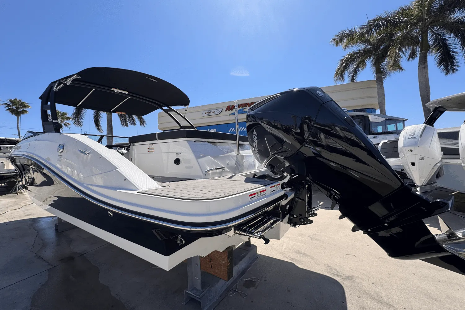 2025 Sea Ray SPX 230 Outboard Image Thumbnail #4