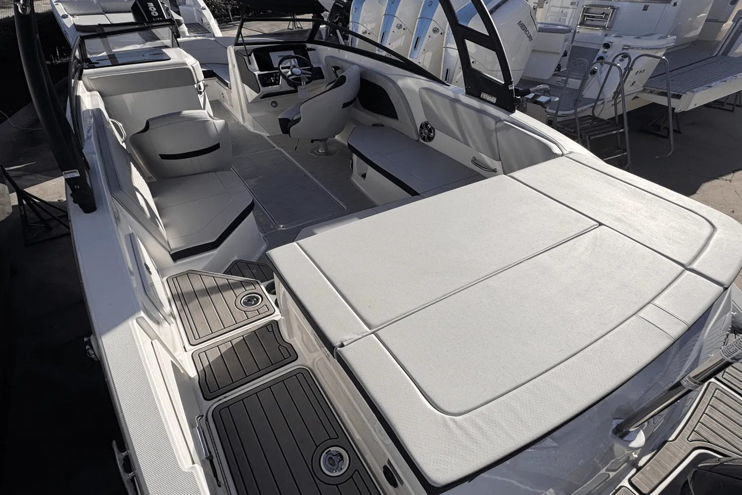 2025 Sea Ray SPX 230 Outboard Image Thumbnail #7
