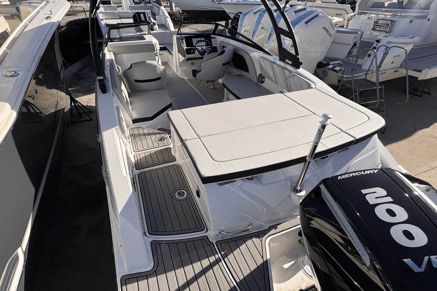 2025 Sea Ray SPX 230 Outboard Image Thumbnail #6