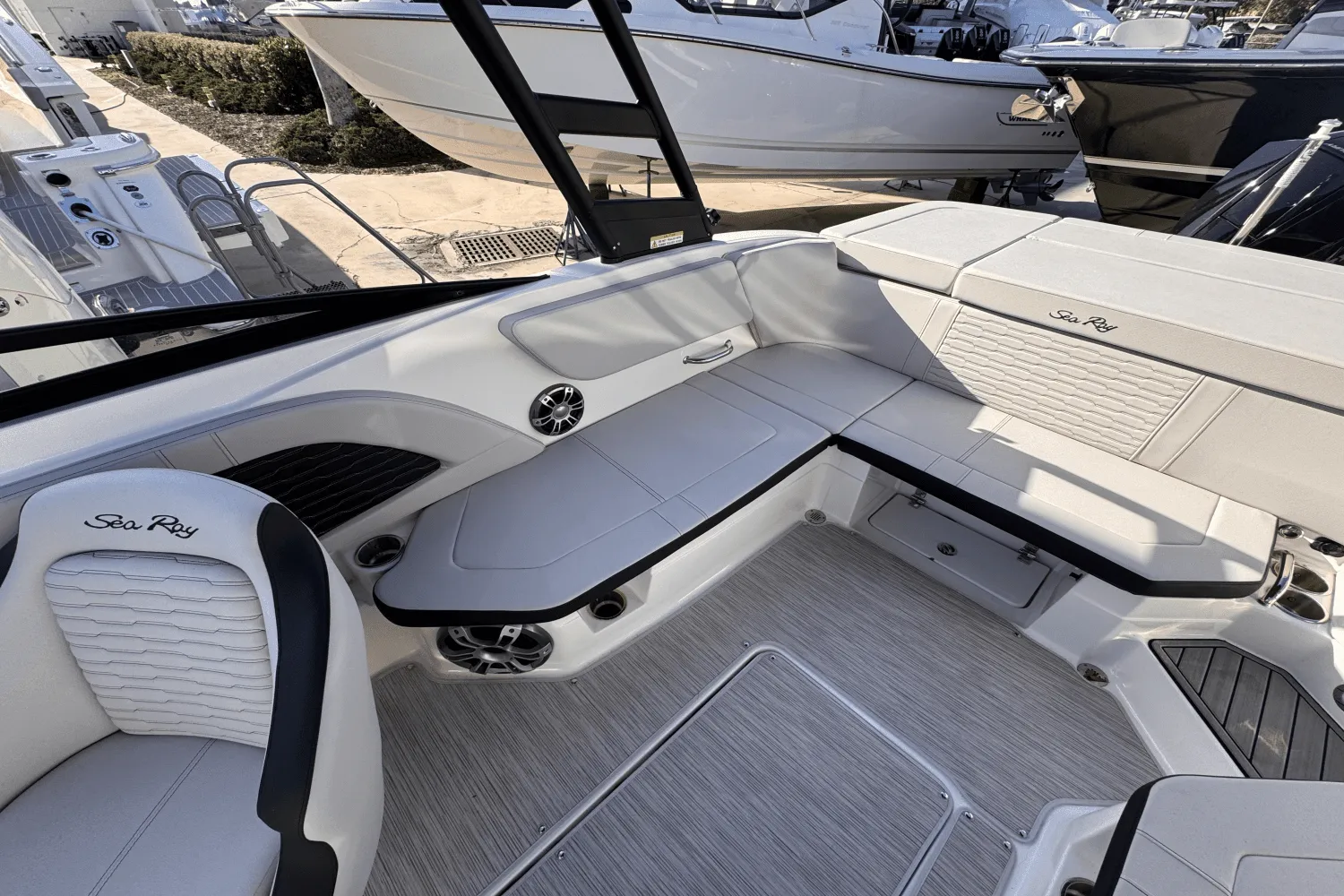 2025 Sea Ray SPX 230 Outboard Image Thumbnail #10