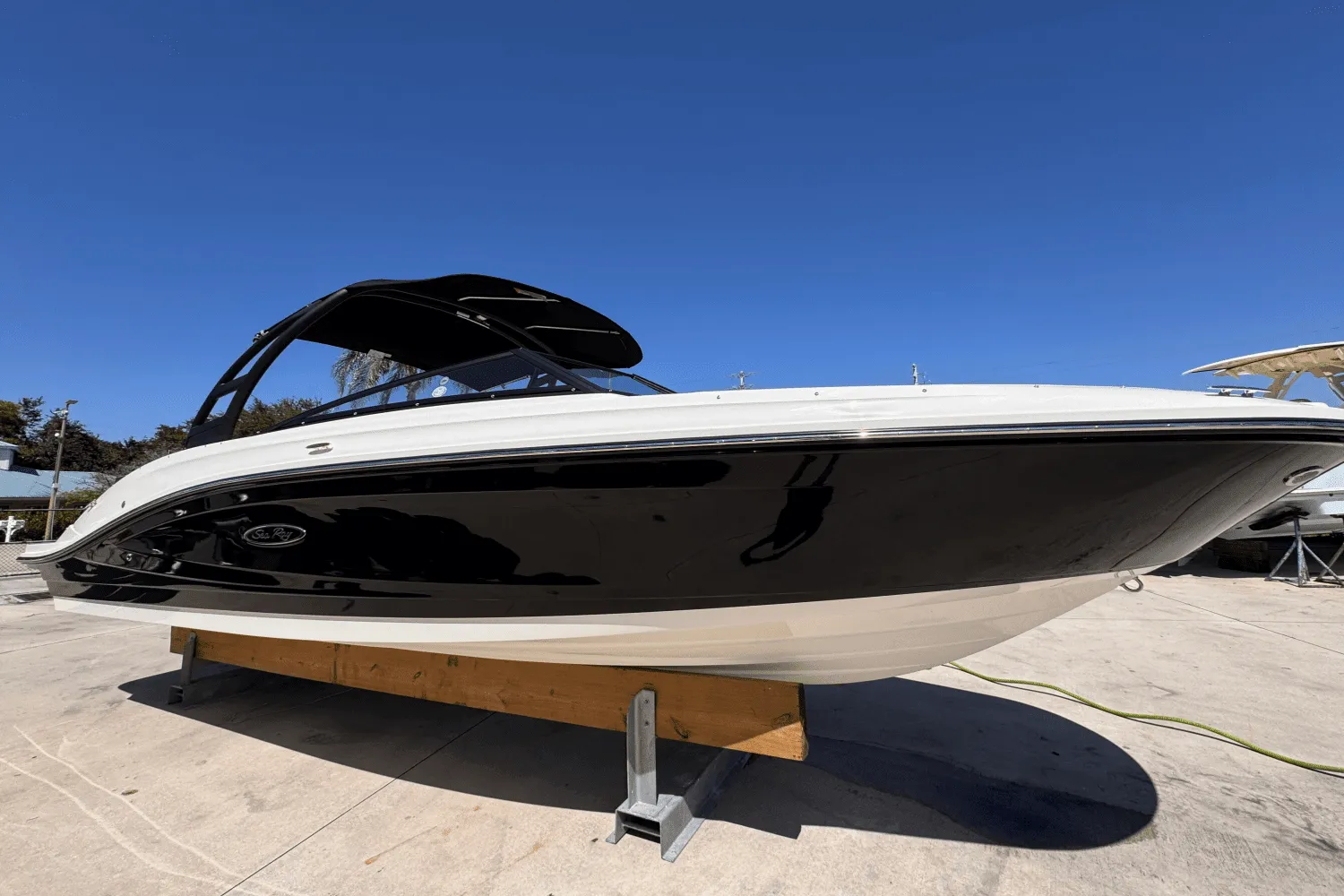 2025 Sea Ray SPX 230 Outboard Image Thumbnail #3