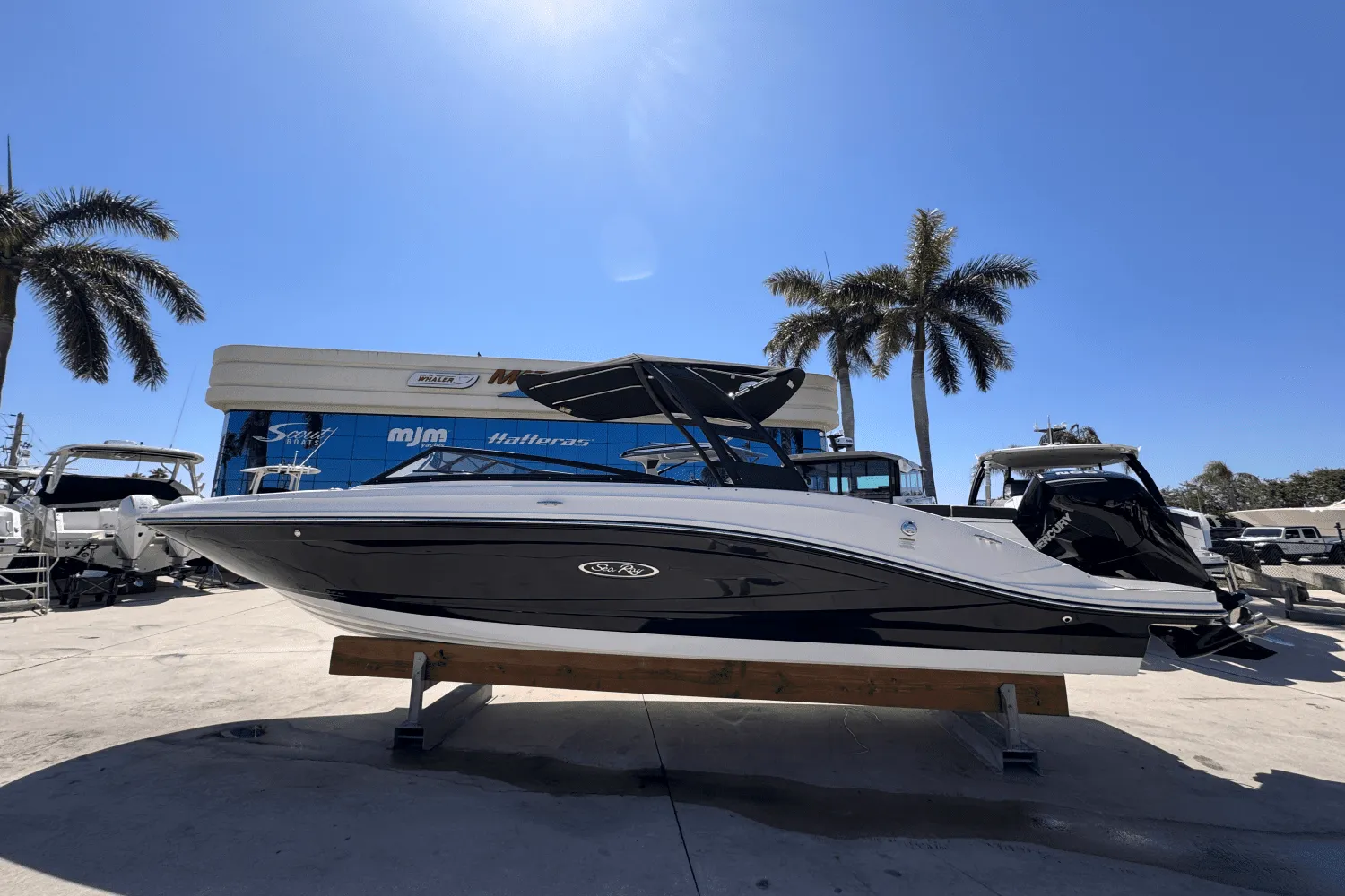 2025 Sea Ray SPX 230 Outboard Image Thumbnail #0