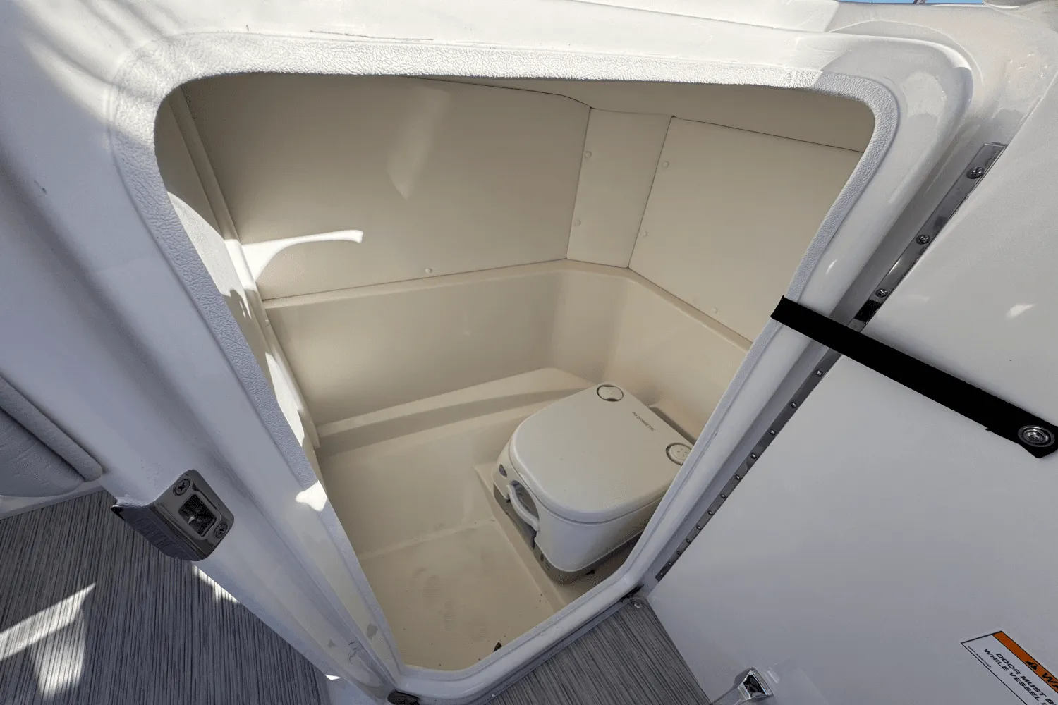 2025 Sea Ray SPX 230 Outboard Image Thumbnail #14