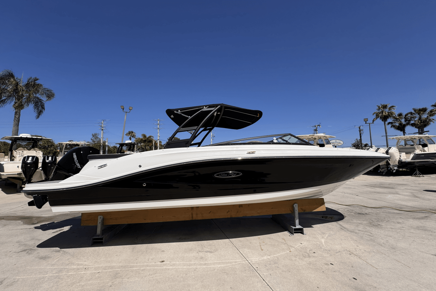 2025 Sea Ray SPX 230 Outboard Image Thumbnail #2