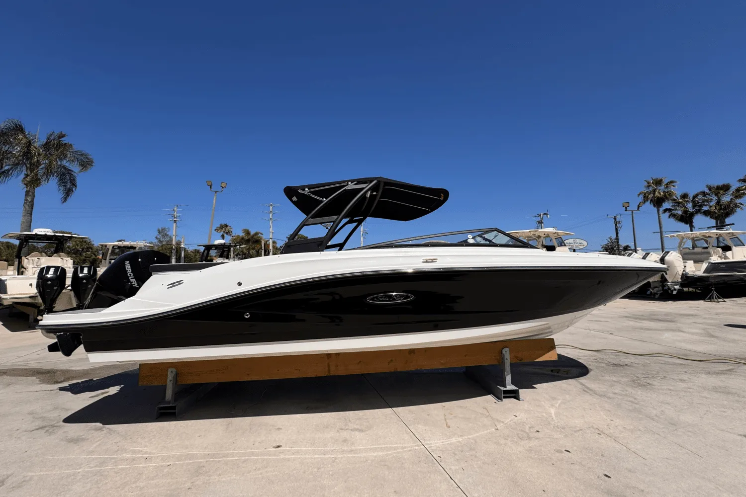 2025 Sea Ray SPX 230 Outboard Image Thumbnail #2