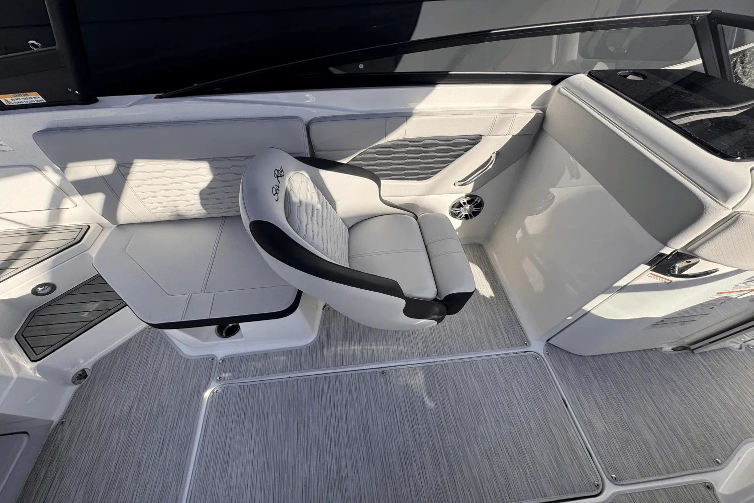 2025 Sea Ray SPX 230 Outboard Image Thumbnail #12