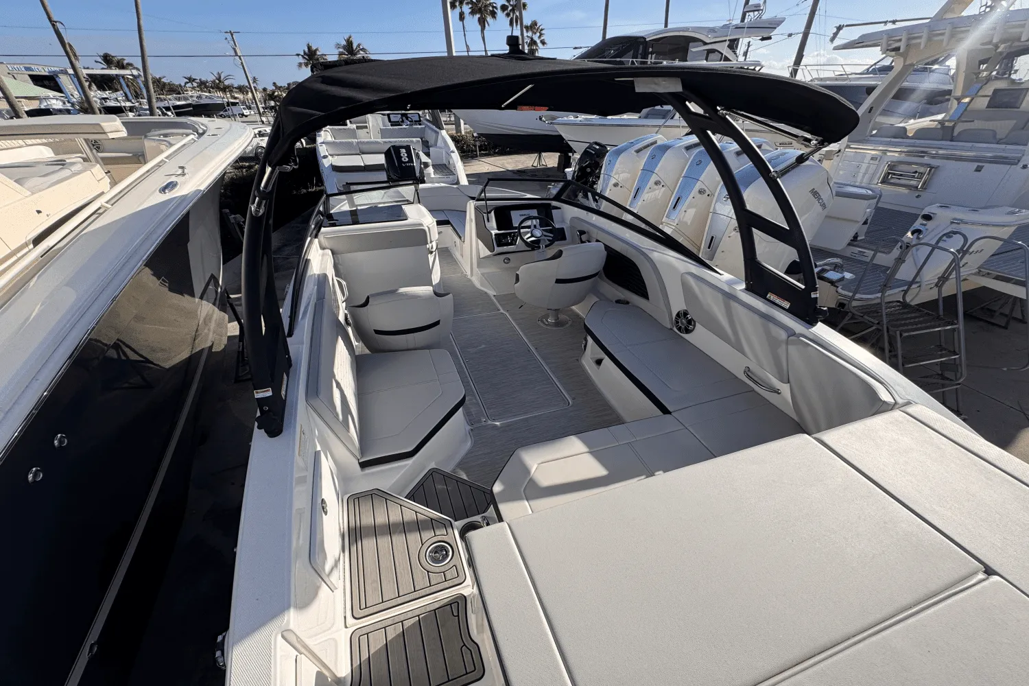 2025 Sea Ray SPX 230 Outboard Image Thumbnail #16
