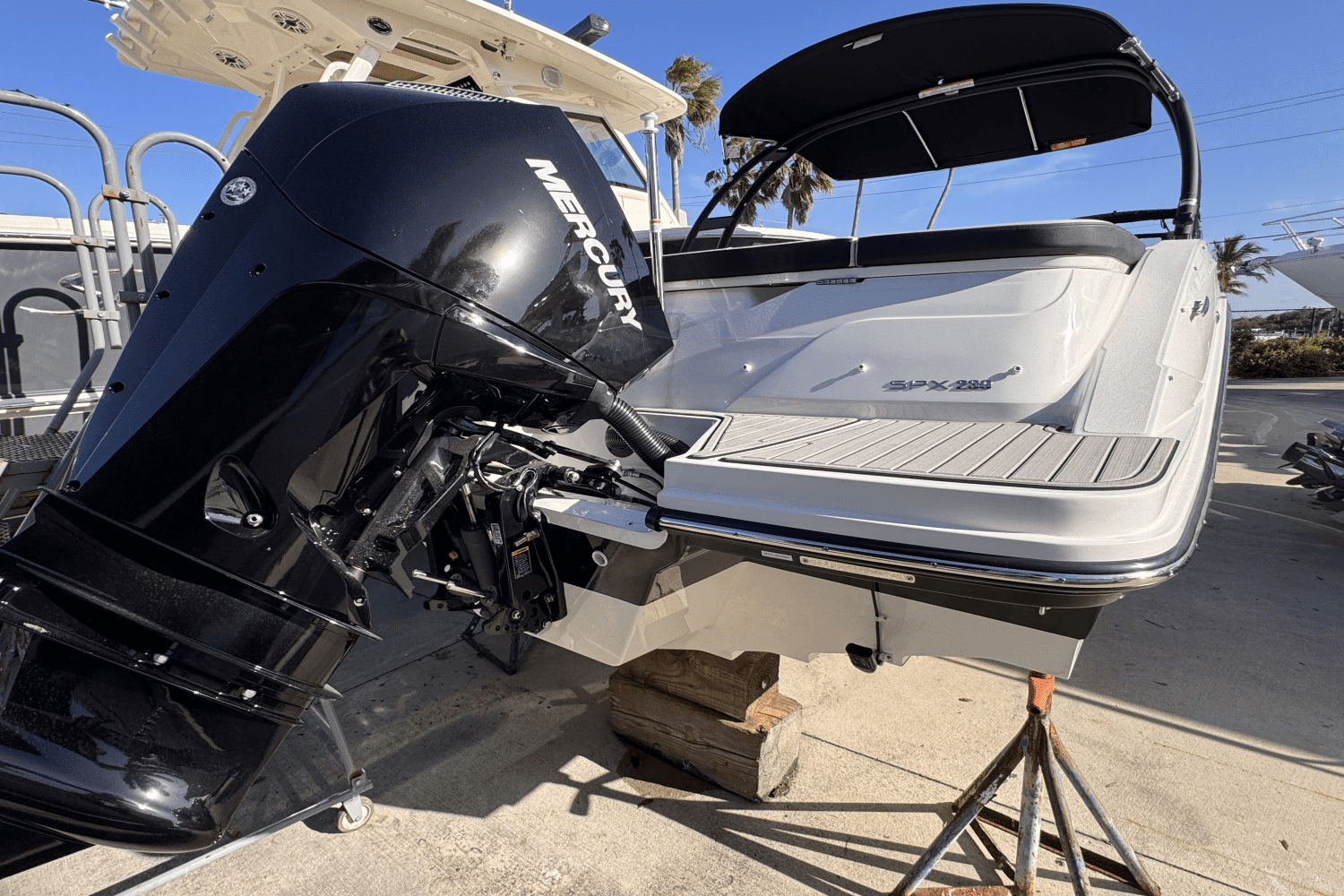 2025 Sea Ray SPX 230 Outboard Image Thumbnail #2